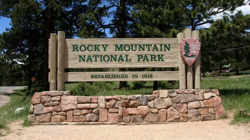 Sign at the entrance of Rocky Mountain National Park