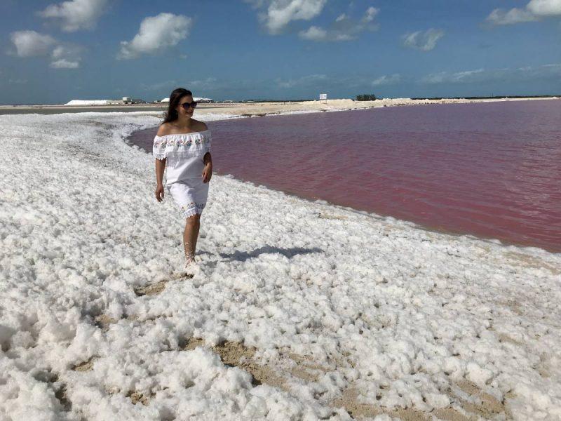 Foam by the shore of the pink lakes 