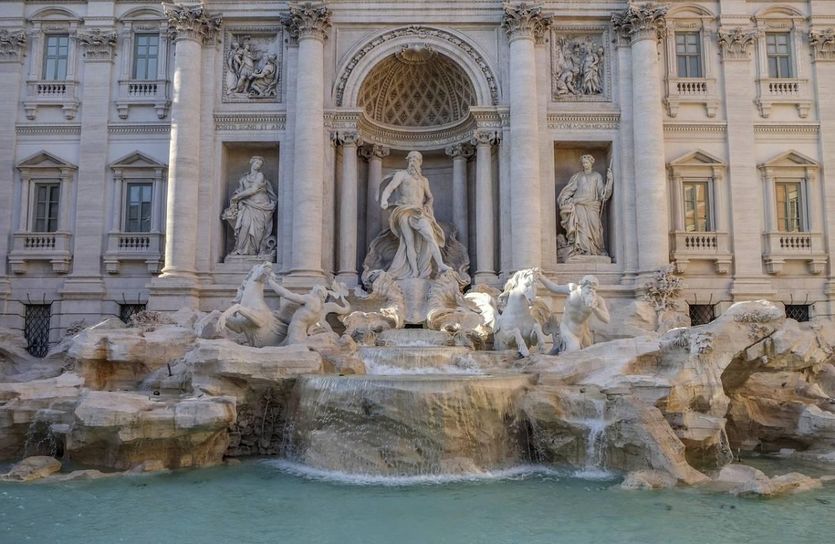 The Best Time And Place To Visit Trevi Fountain - Dena Morena