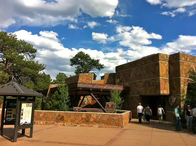 People walking into Beaver Meadows Visitor's Center