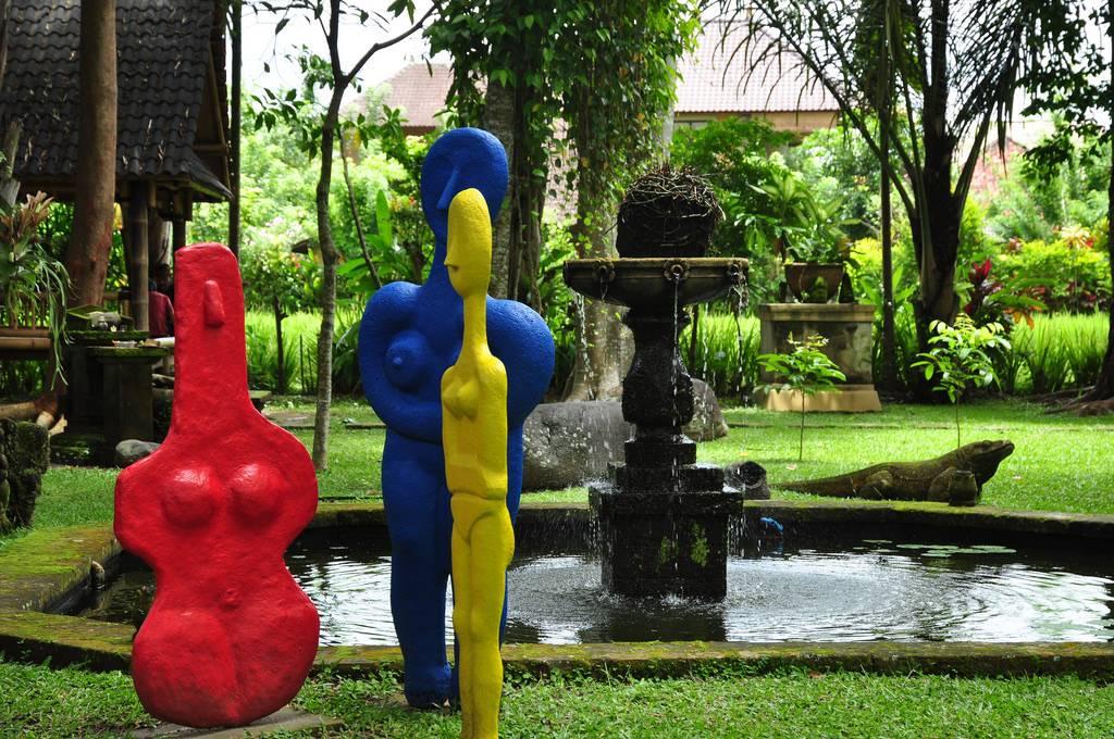 Outdoor statues in Ubud museum