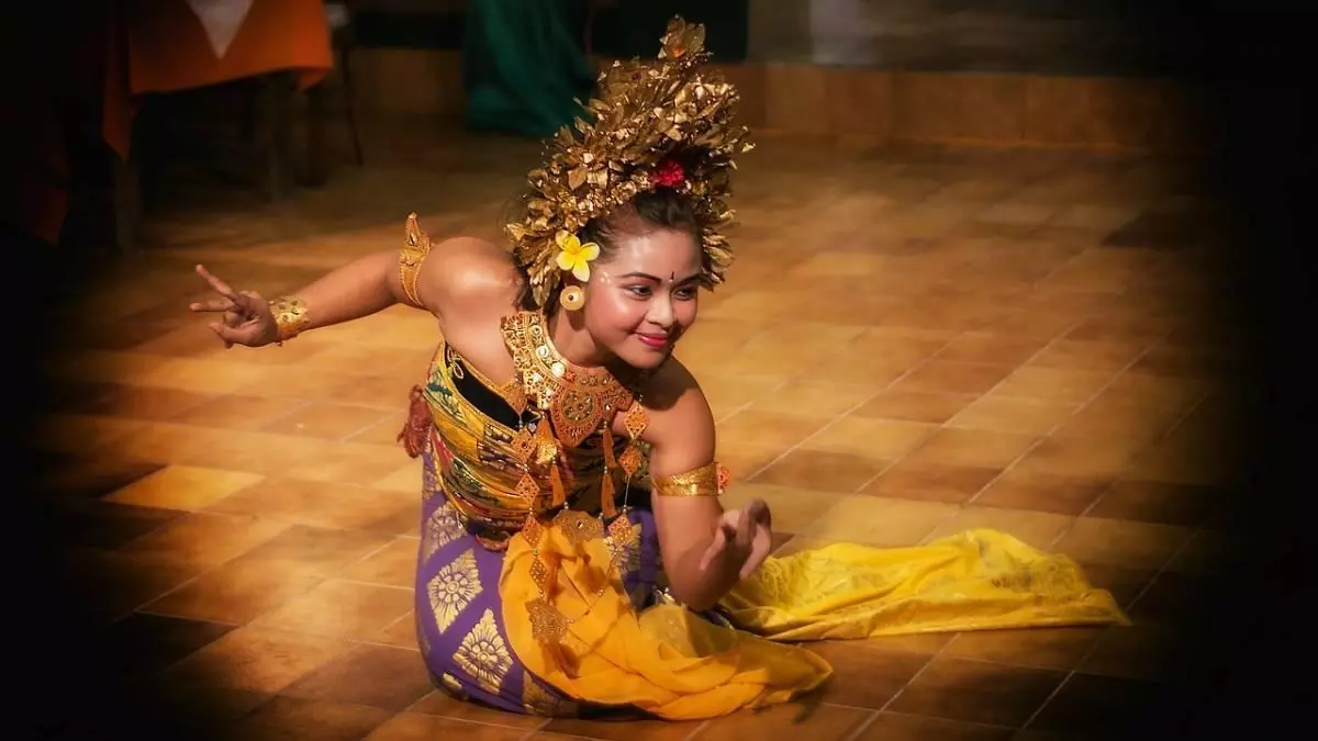 Dancer on stage in Ubud 