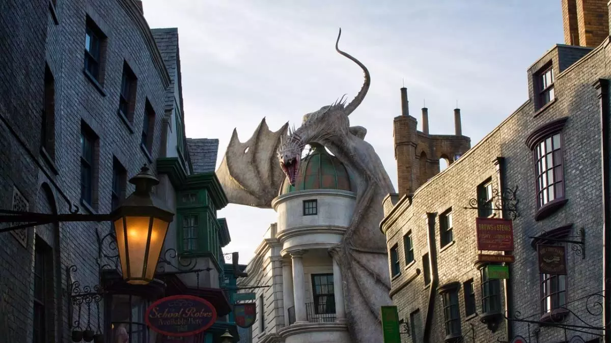 Dragon at Harry Potter World