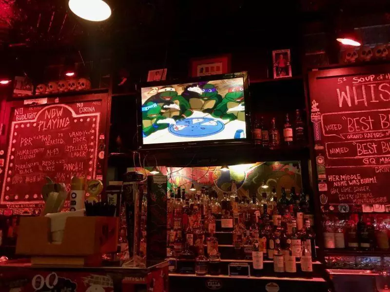 Arcade bar with TMNT playing