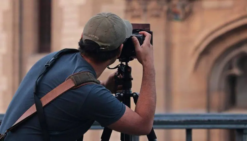 Man taking photo on DSLR camera