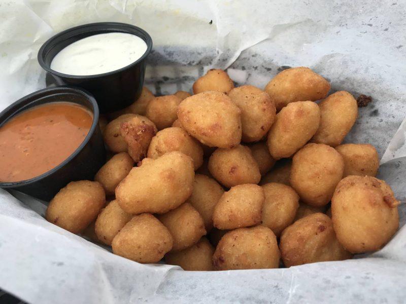 Cheese curds and dipping sauce