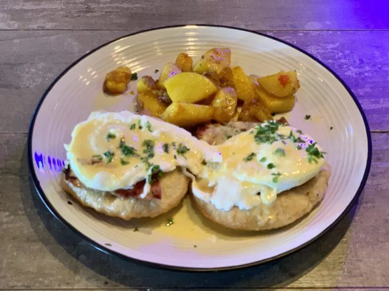 Arepas eggs Benedict